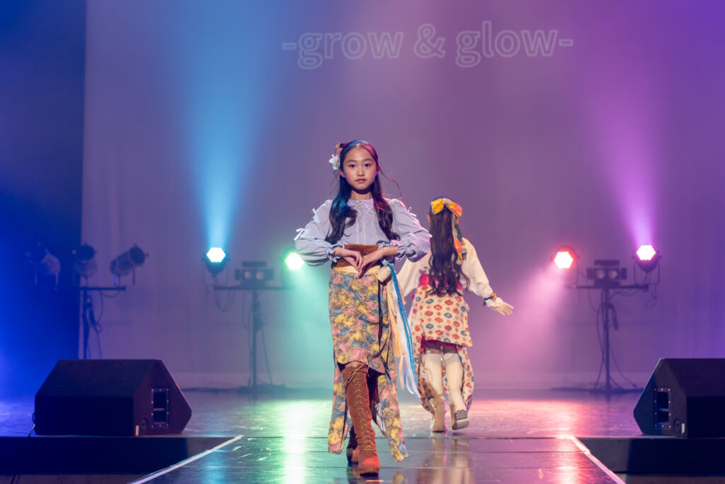 ファッション オシャレ コーディネート キッズ 子供 ハーフ成人式 写真 和洋折衷 着物 リボン レトロ アンティーク 大正ロマン ファッションショー ヘアアクセサリー 髪飾り
