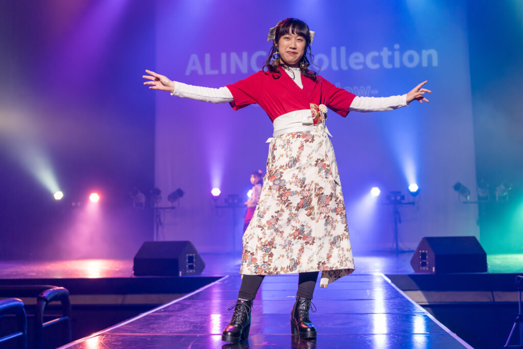 ファッション　オシャレ　コーディネート　キッズ　子供　ハーフ成人式　写真　袴　和洋折衷　着物　リボン　アンティーク　大正ロマン　ファッションショー