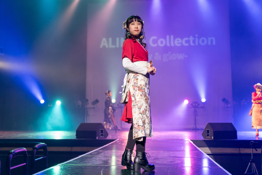 ファッション　オシャレ　コーディネート　キッズ　子供　ハーフ成人式　写真　袴　和洋折衷　着物　リボン　アンティーク　大正ロマン　ファッションショー
