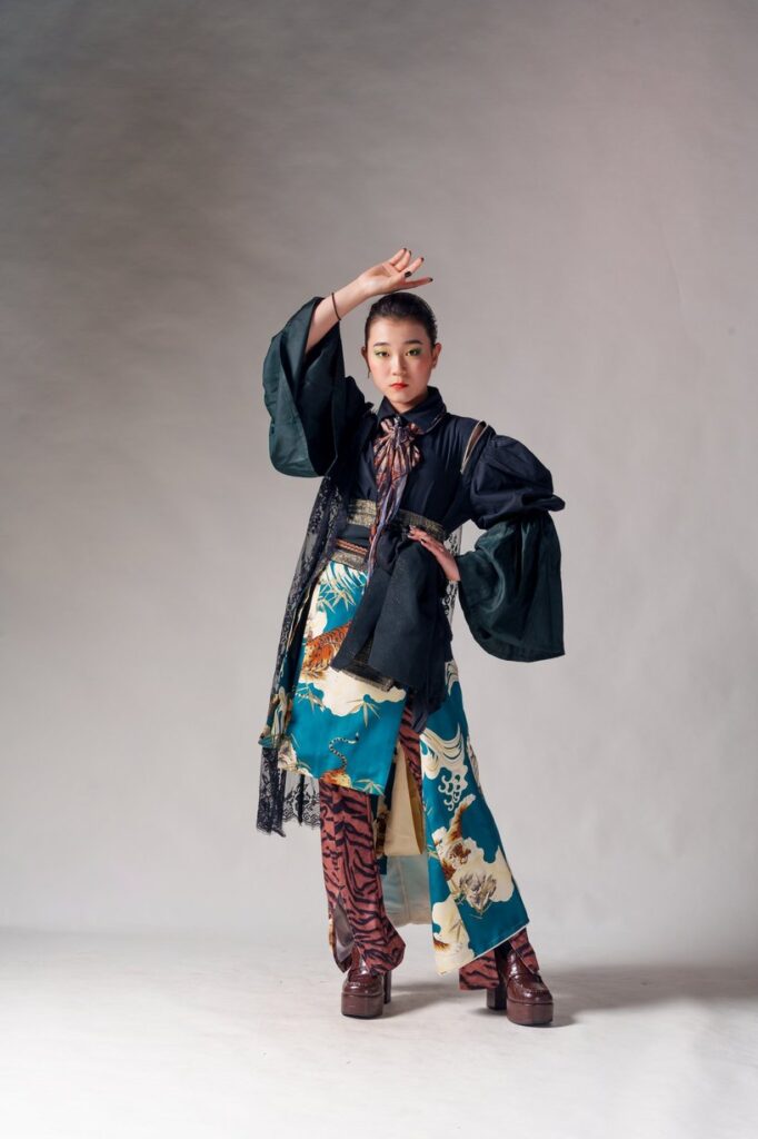卒業式 小学生 袴 コーディネート オシャレ 緑 リボン 和洋折衷 着物 大正ロマン ヘアアクセサリー 髪飾り