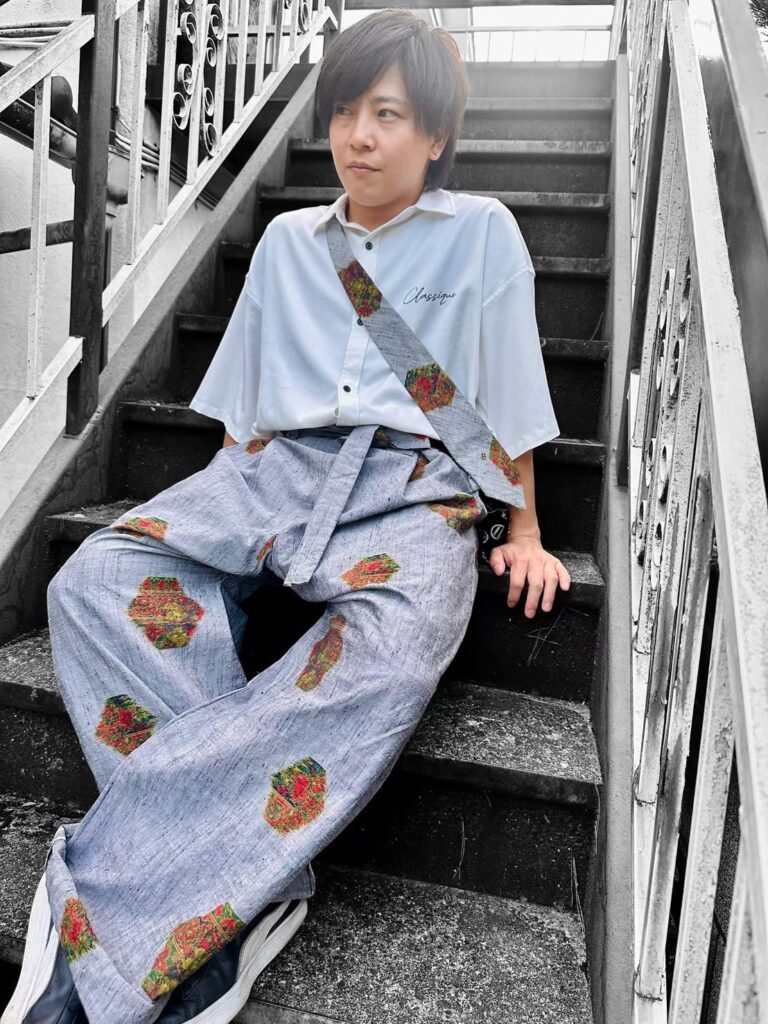 男性もゆったり履ける男女兼用の袴風ワイドパンツメンズスタイル