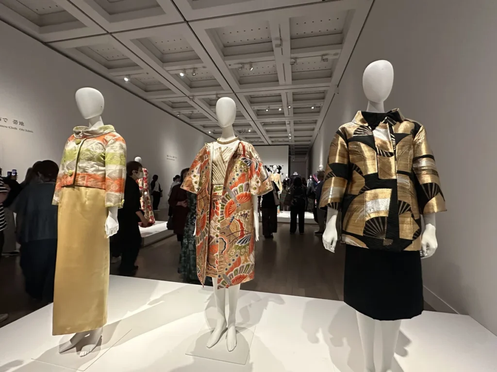 森英恵展の帯生地を使った初期のドレスリメイク作品