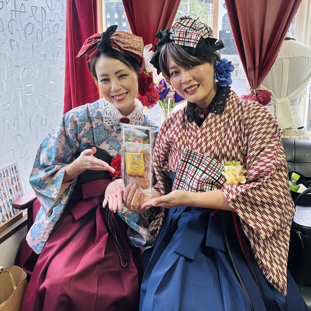 鎌倉観光におすすめの大正ロマン風着物と袴レンタルのコーディネート